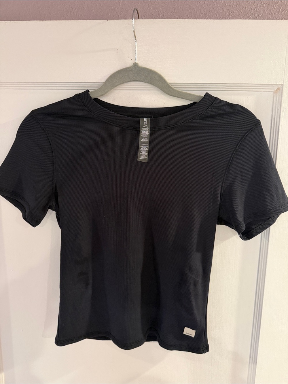Vuori Pose Fitted T-Shirt - Women's size small